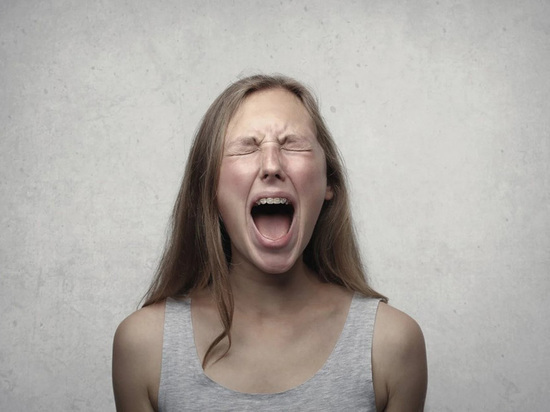 Названы 15 фраз, которые никогда нельзя говорить человеку в истерике
