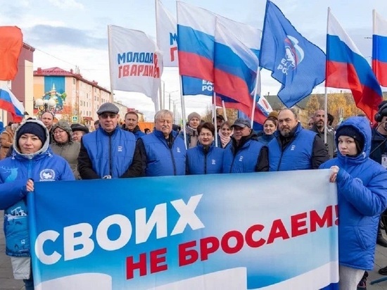 В Салехарде прошел патриотический митинг «Своих не бросаем»