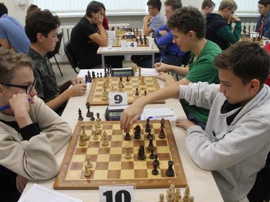 В Тюменской области выбрали лучших шахматистов среди юношей и девушек
