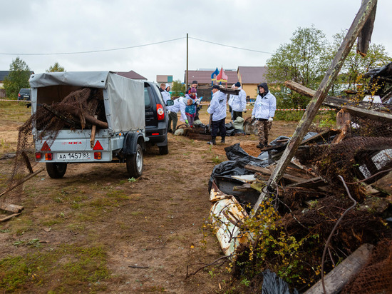 Его собирали волонтеры, жители и подрядные организации.