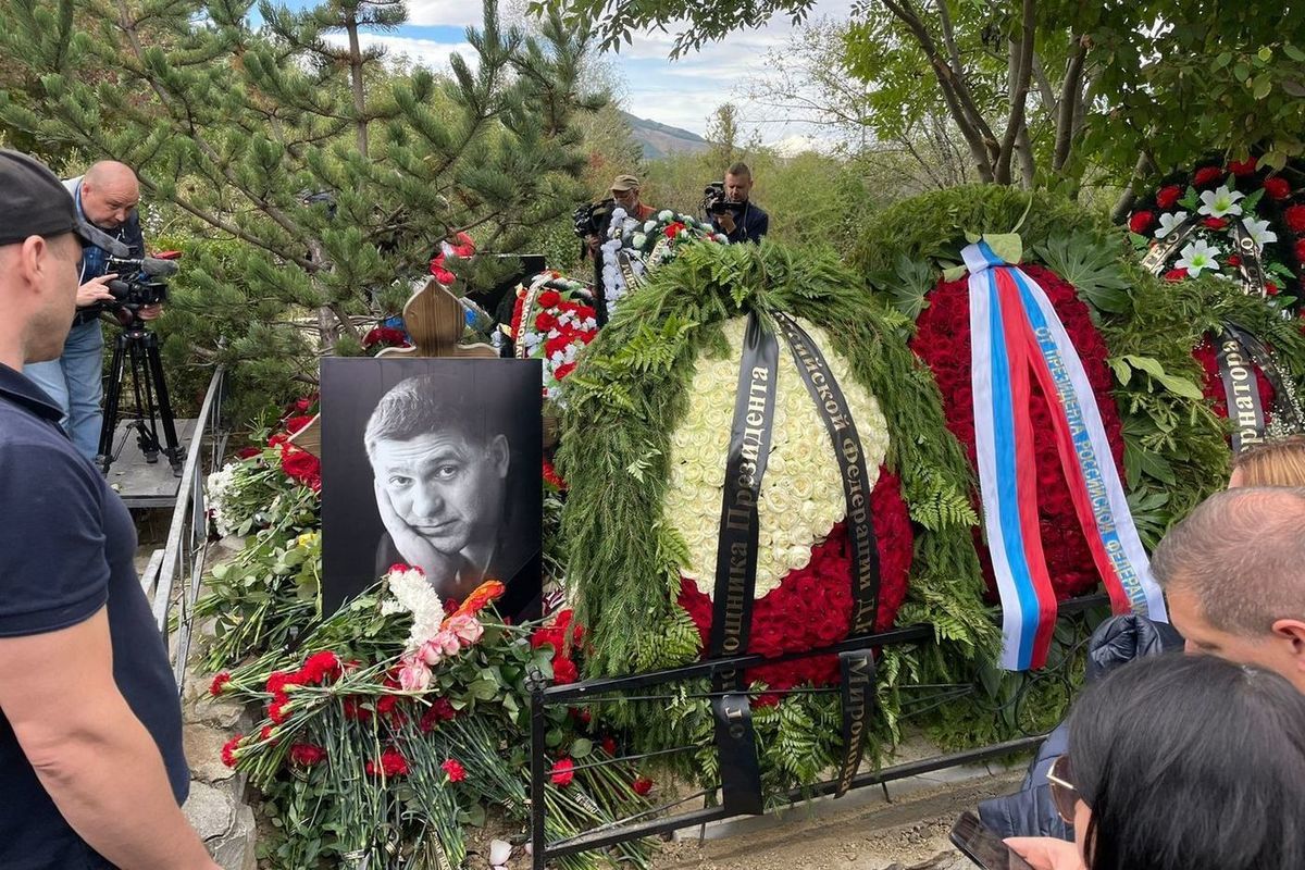 Sergei Puskepalis was buried in Zheleznovodsk: the son cried, the wife fell on the coffin