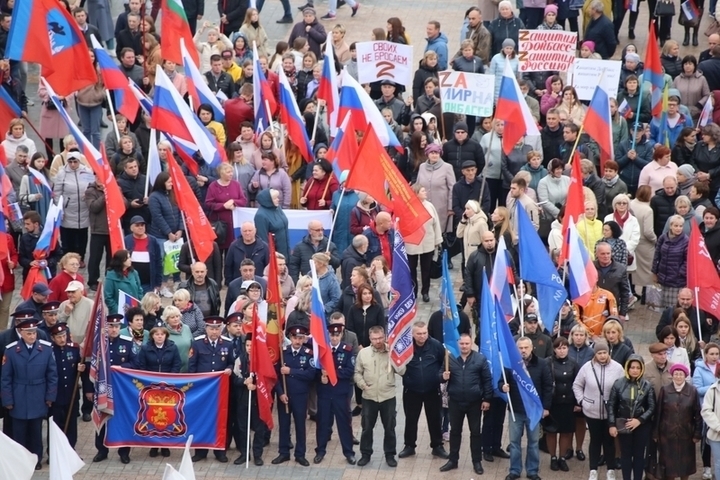 Референдум поддержка. Митинг за референдум в Херсоне. Референдум в Херсонской. Митинг в Орле. Г Орел митинг в поддержку.