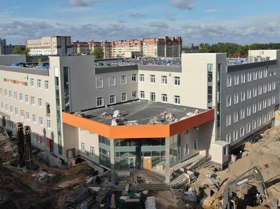 Подрядчик завершил обустройство фасада нового корпуса детской областной больницы в Архангельске