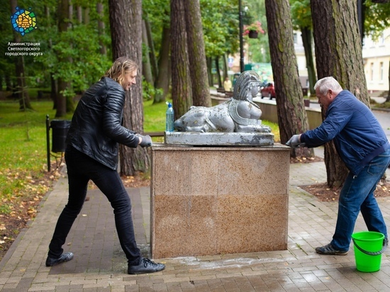 В Светлогорске демонтировали скульптуры сфинксов