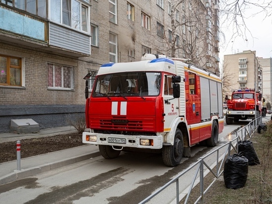 37 человек эвакуировали в Омске из горевшего дома