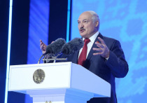 Президент Белоруссии Александр Лукашенко сообщил журналистам, что за время своего пребывания на посту устал от оказываемого на него давления и рад был бы уйти, но не может оставить народ на произвол судьбы