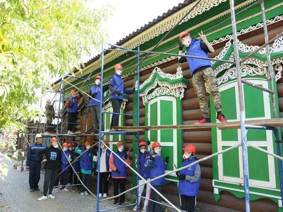 Волонтеры привели в порядок объект культурного наследия в центре Улан-Удэ