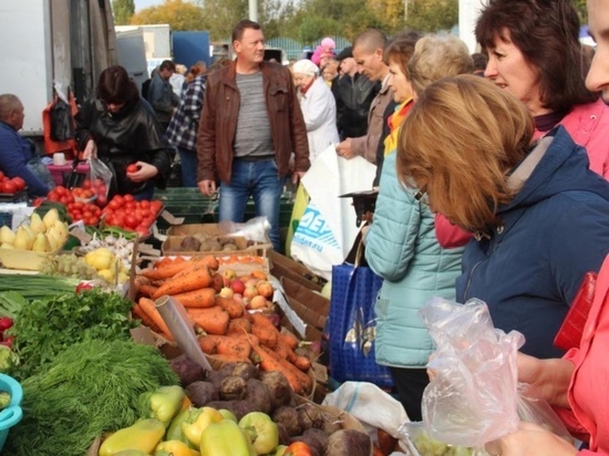 Астраханцы могут приобрести продукцию от местных фермеров и животноводов