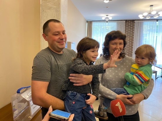 Семья из Мариуполя рассказала о выборе на референдуме по вхождению республик Донбасса в состав России