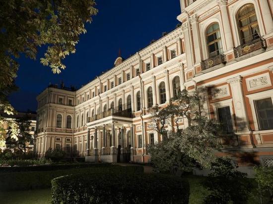 Новая подсветка украсила Николаевский дворец