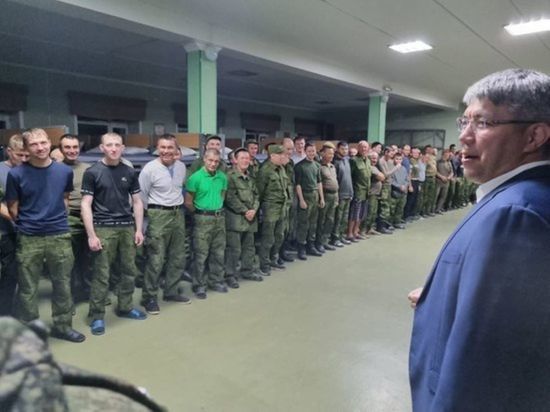 Мобилизованным в Бурятии раздают обереги, освященные ламами