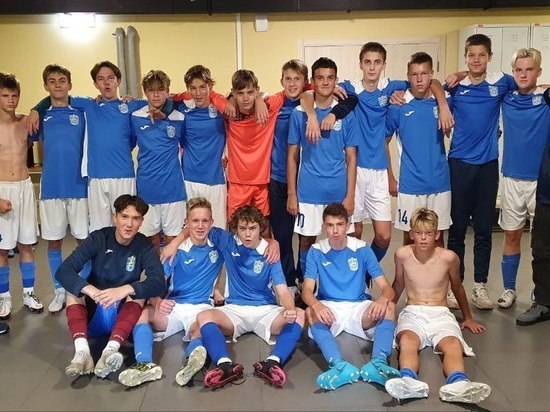 Псковские футболисты обыграли великолучан в юношеской лиге