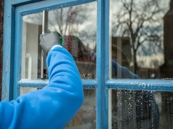 Как быстро отмыть окна до кристальной чистоты: никаких пятен и разводов