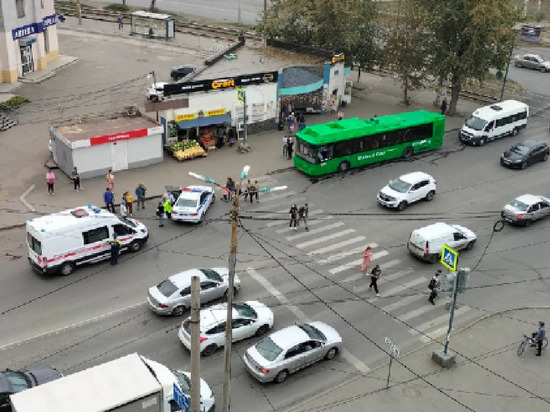 В Челябинске пассажирка получила травмы при выходе из автомобиля