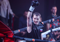 Россиянин Федор Чудинов в ходе боя в Санкт-Петербурге победил узбекского боксера Фарруха Джураев