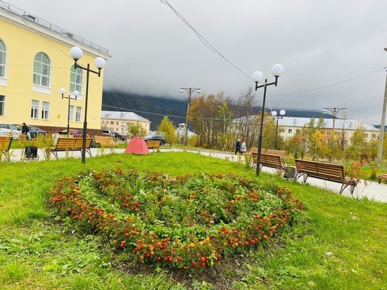 «Клумба счастья» цветет и пахнет, Администрация Кировска опубликовала снимки цветов