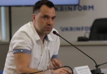 Советник главы офиса Владимира Зеленского Алексей Арестович заявил, что выезд за границу будет закрыт всем мужчинам Украины