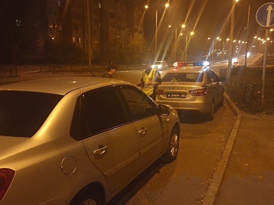 В Омске на пешеходном переходе сбили двух несовершеннолетних