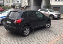 В Калининграде 48-летний водитель Nissan врезался в припаркованный автомобиль и сбил 66-летнюю женщину. Об этом сообщили в пресс-службе региональной ГИБДД.