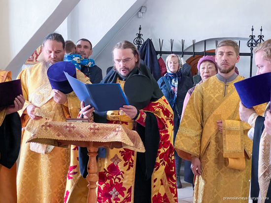 В церквях Бурятии начали совершать молебное пение о военнослужащих на Донбассе