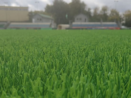 На стадионе «Юность» в Твери положили новый газон