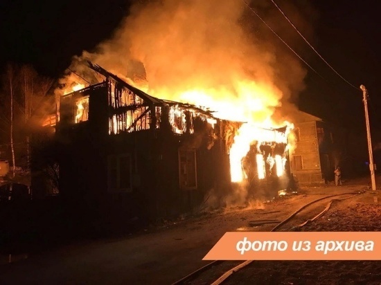 За один час пожарные потушили горящий дом в поселке Яковлево