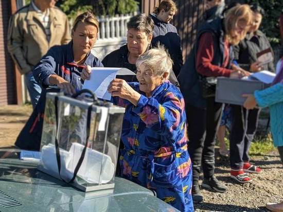 Международные наблюдатели следят за ходом голосования в Донбассе
