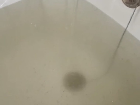 Жители Каменска пожаловались на зловонную грязную воду из-под крана