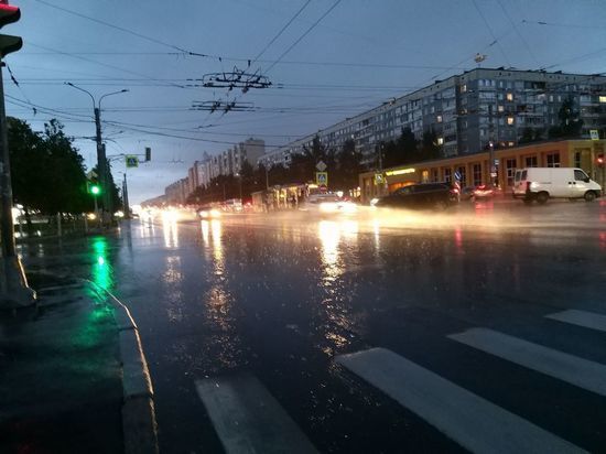 Петербуржцам пообещали дождливое начало недели и потепление до +13 градусов
