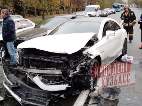 В Кемерове на дороге произошло ДТП с участием пяти автомобилей
