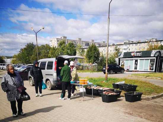 Кета не доходит до магазинов, зато в большом количестве продается на улице