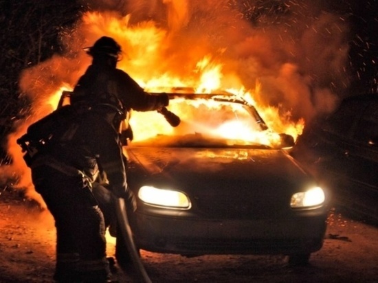 Поздно вечером в Ивановской области сгорел автомобиль