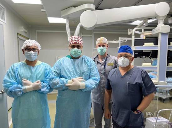 В омской МСЧ № 9 хирурги впервые провели гибридную операцию