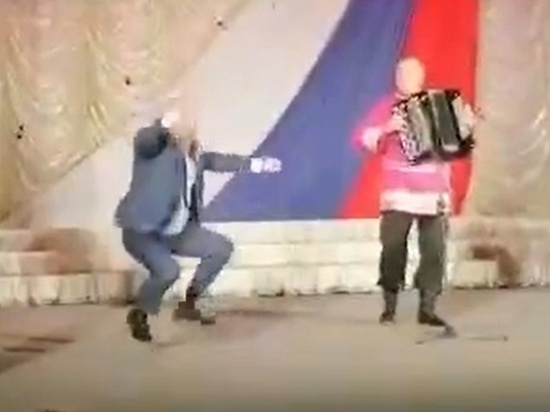 Глава Манского района Красноярского края сопроводил заявление о своей отставке ярким танцем