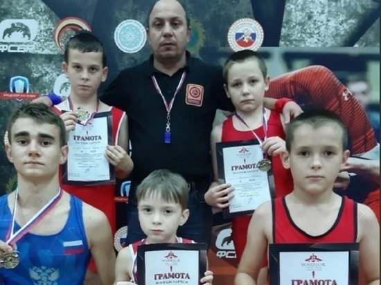 Орловчане стали лучшими на турнире по вольной борьбе в Курске