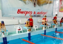 Соревнования пловцов на Кубок Главы городского округа Серпухов проходил в бассейне школы № 1