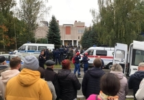 Мужчина ворвался в ижевскую школу, убил охранника, и открыл стрельбу в классе — прямо во время урока, по детям, малышам-первоклассникам