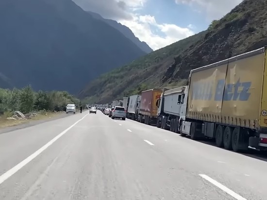 ФСБ объяснила выдвижение БТР на границу с Грузией