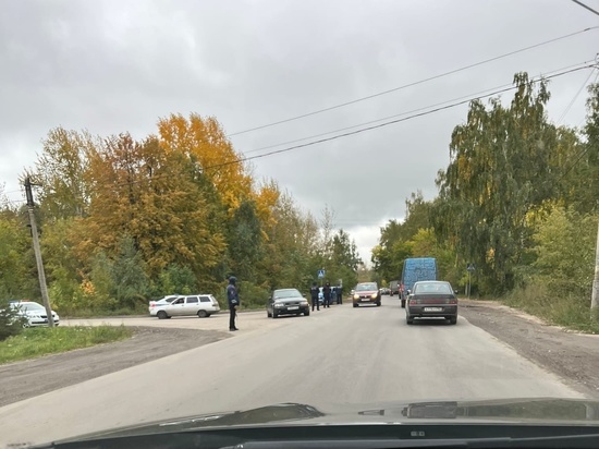 На Куйбышевском шоссе в Рязани полицейские массово останавливают автомобили