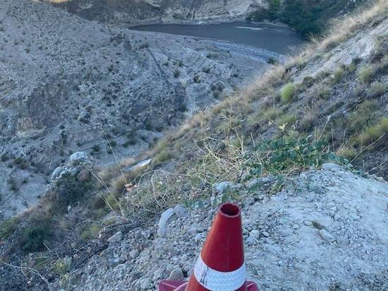 В Дагестане с 200-метрового обрыва упал автомобиль