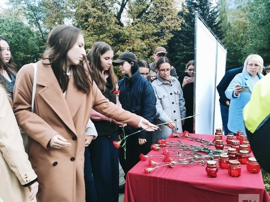 Казань скорбит вместе с Ижевском: В Ленинском саду почтили память жертв нападения