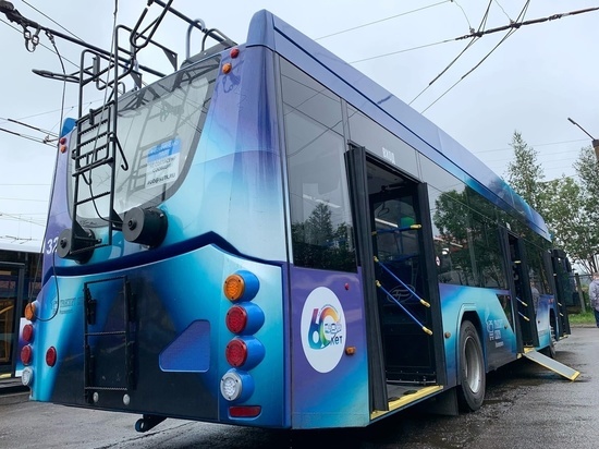 В Мурманске к установке остановки на Пяти углах приступили среди ночи