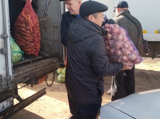 Пострадавшим от паводков дачникам начали доставлять овощи в Забайкалье