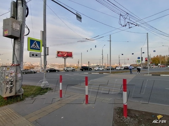 Дорожные заграждения установили у пешеходного перехода на площади Лыщинского в Новосибирске