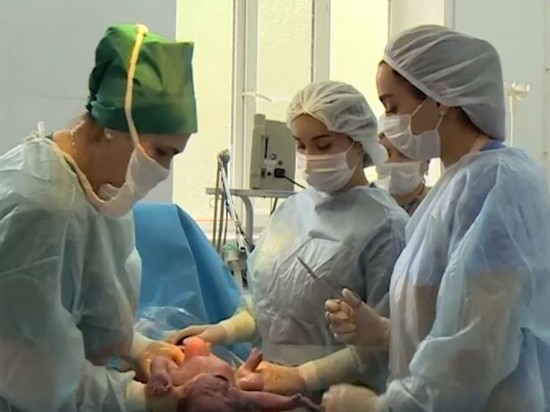 Врачи в Дагестане провели пациентке шестое кесарево сечение