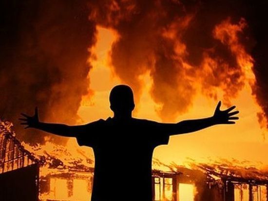 В Смоленске сожгли 200 зараженных трипсом лизуантусов