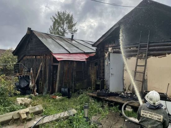 В Камешковском районе тушили сразу два дома в селе Горки
