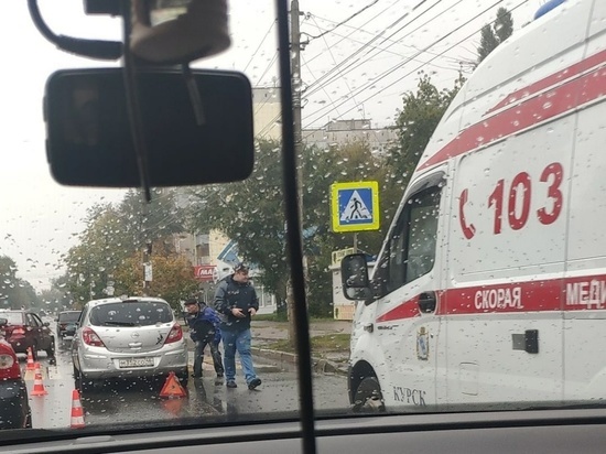 В Курске на Черняховского немецкий Opel догнал сзади отечественный ВАЗ