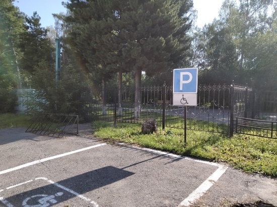 50 автомобилей в Томске отправлены на спецстоянку за парковку на местах для инвалидов