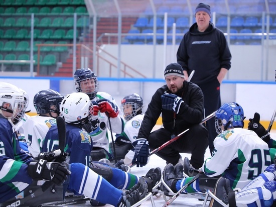 Следж-хоккеисты Ханты-Мансийска презентуют свой спорт урайцам